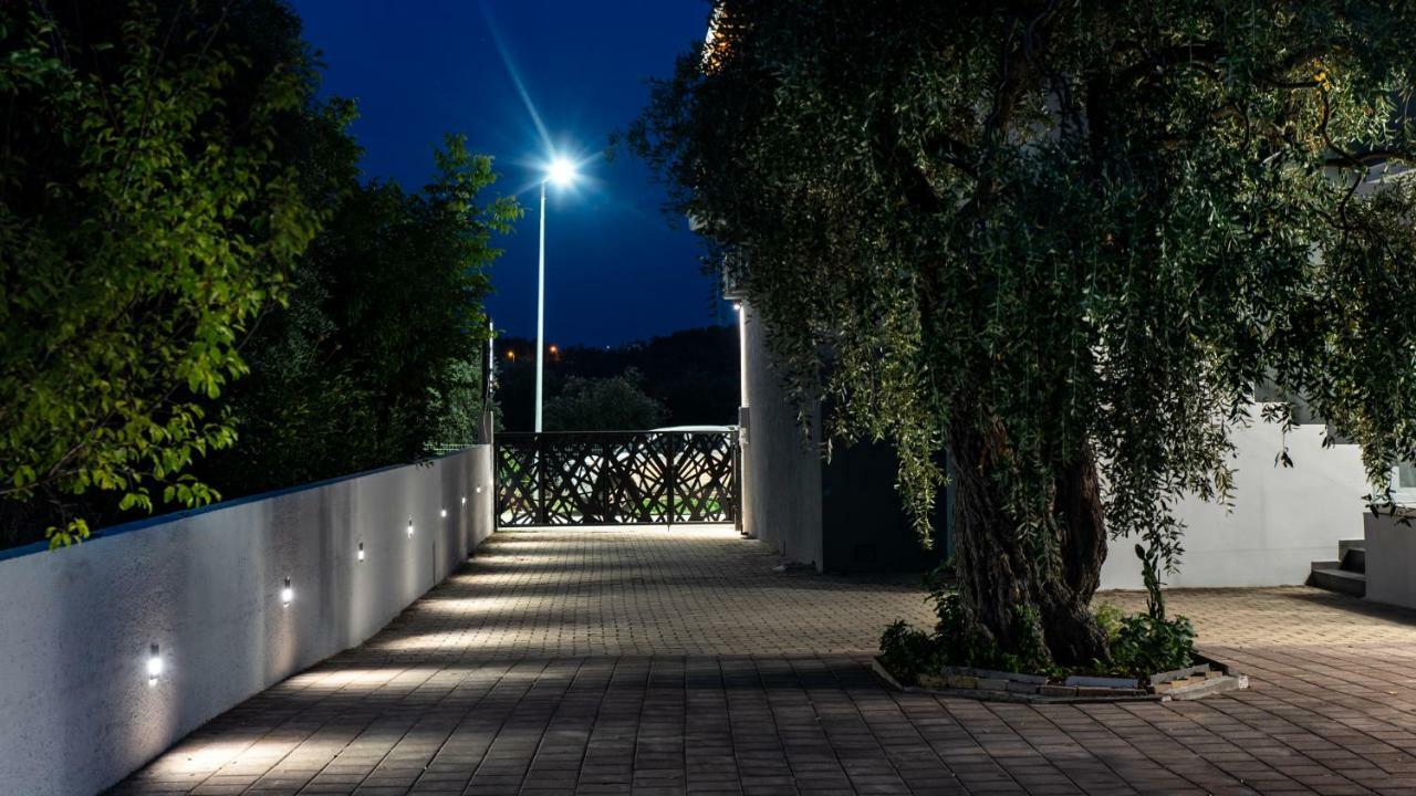 Oinoelia Luxury Suites & Residence Potos Extérieur photo